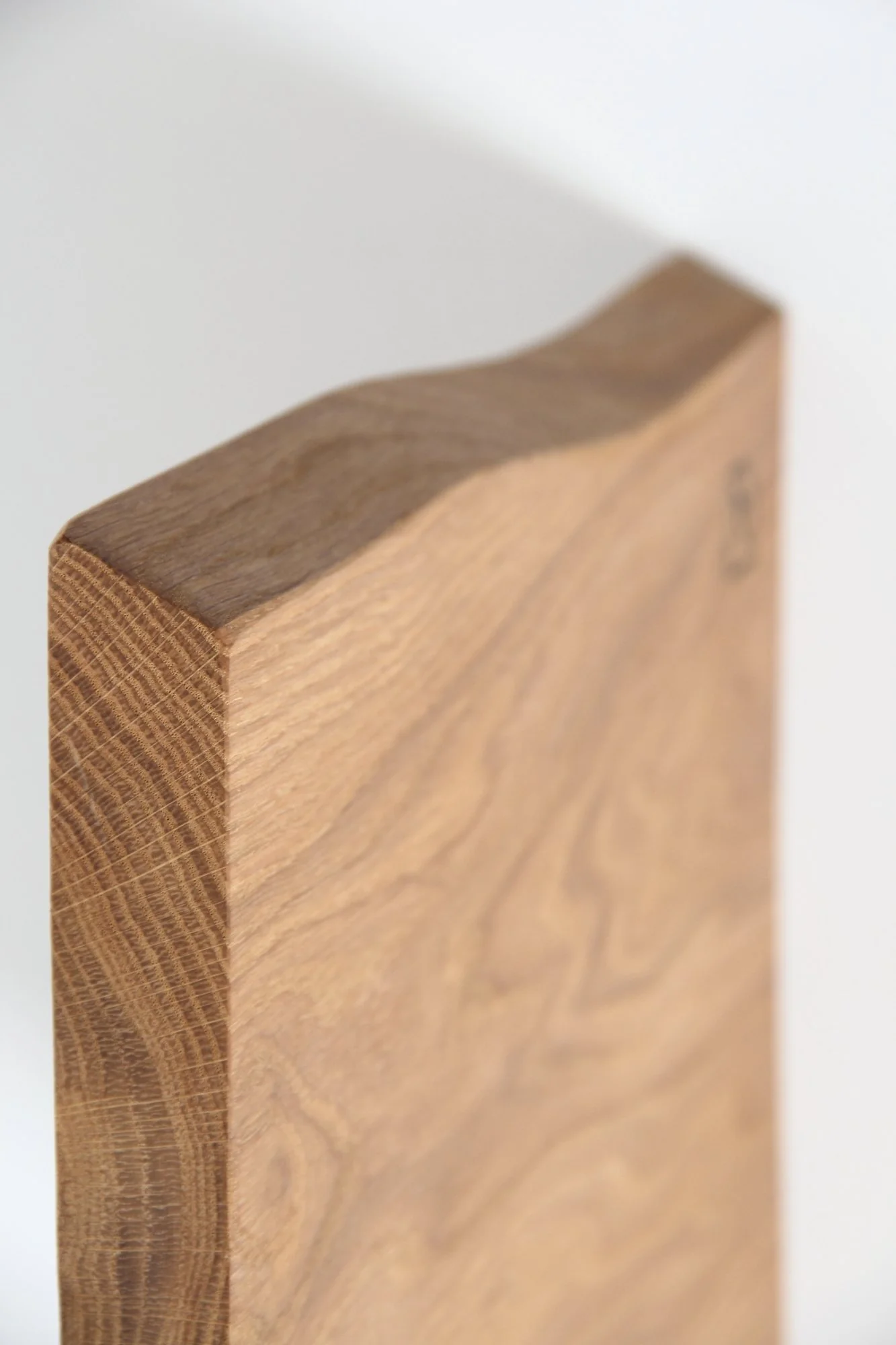 Mediea Medium Oak Cutting Board - Image 11