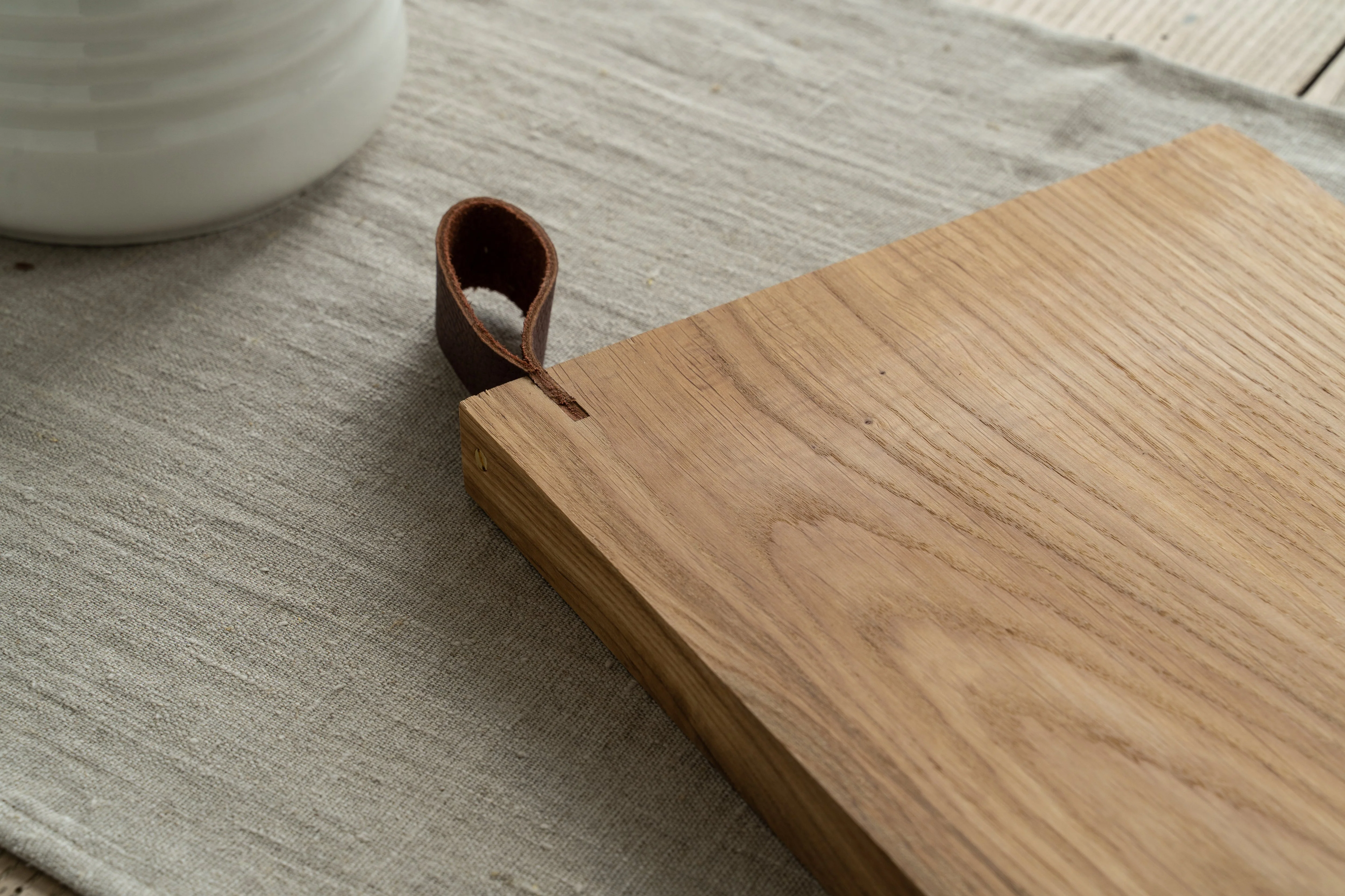 Mediea Medium Oak Cutting Board - Image 7