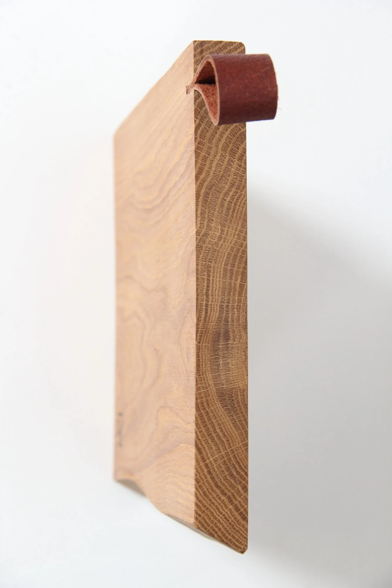 Mediea Medium Oak Cutting Board - Image 9
