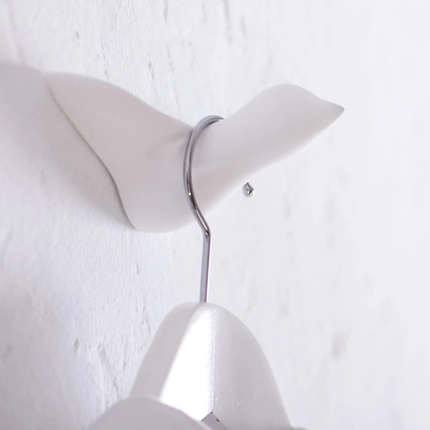 White Ceramic Excursion Bird Wall Hanger - Image 2